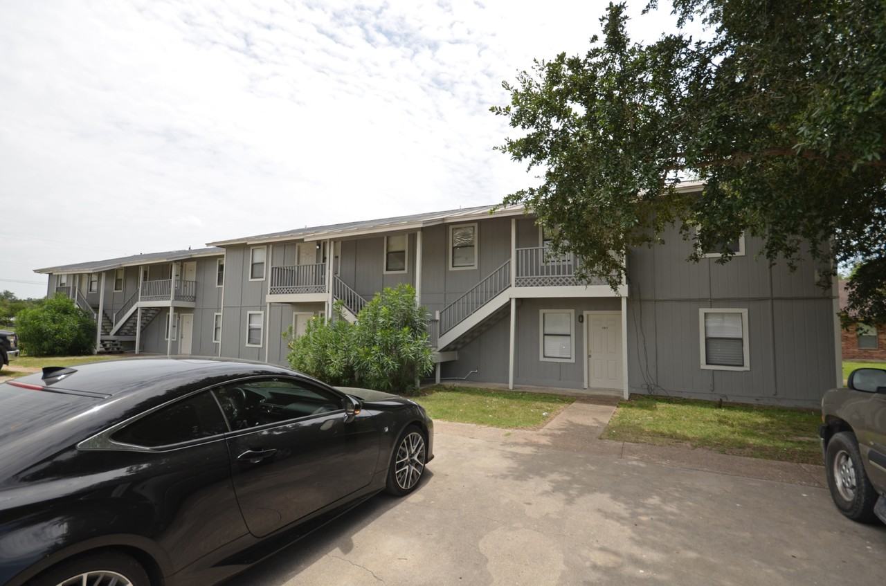 1870 King David Dr - Photo 3 of 15