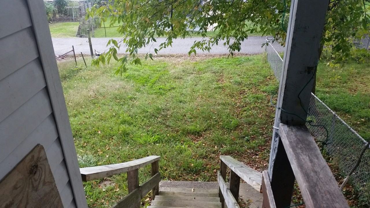 1207 Red Oak St - Photo 3 of 27