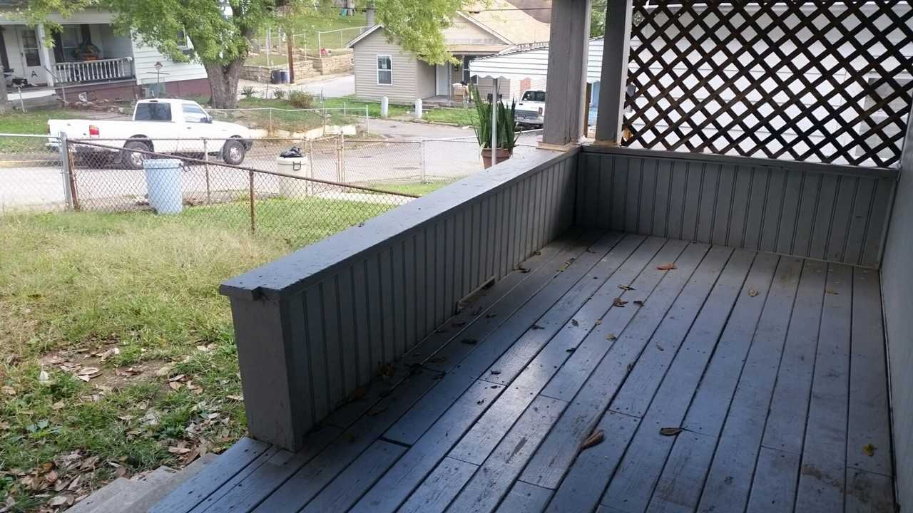 1207 Red Oak St - Photo 2 of 27
