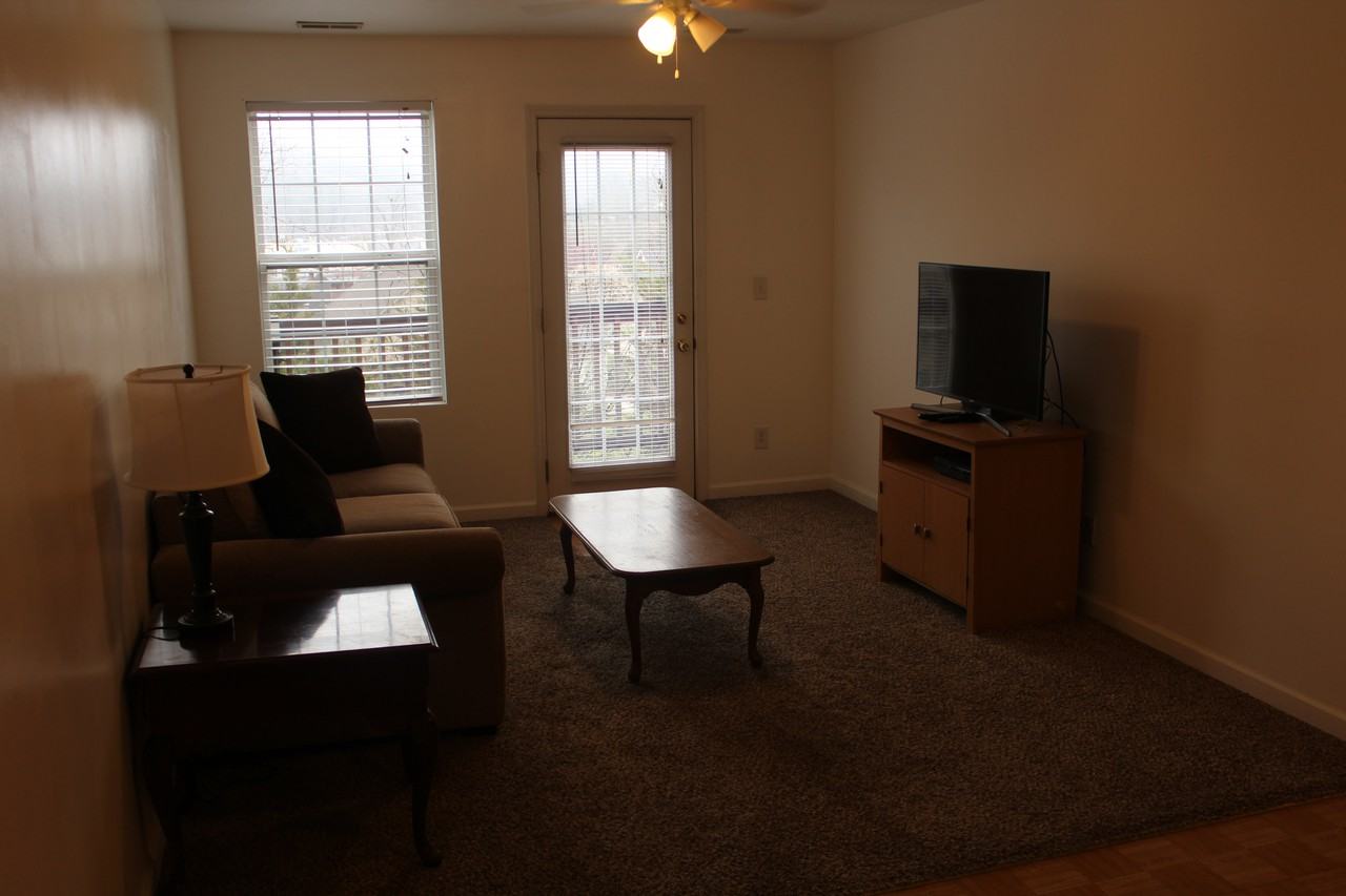 5017 Shannon Dr - Photo 2 of 15