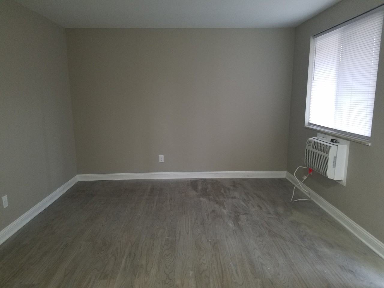 2485 Deming Ave - Photo 2 of 4