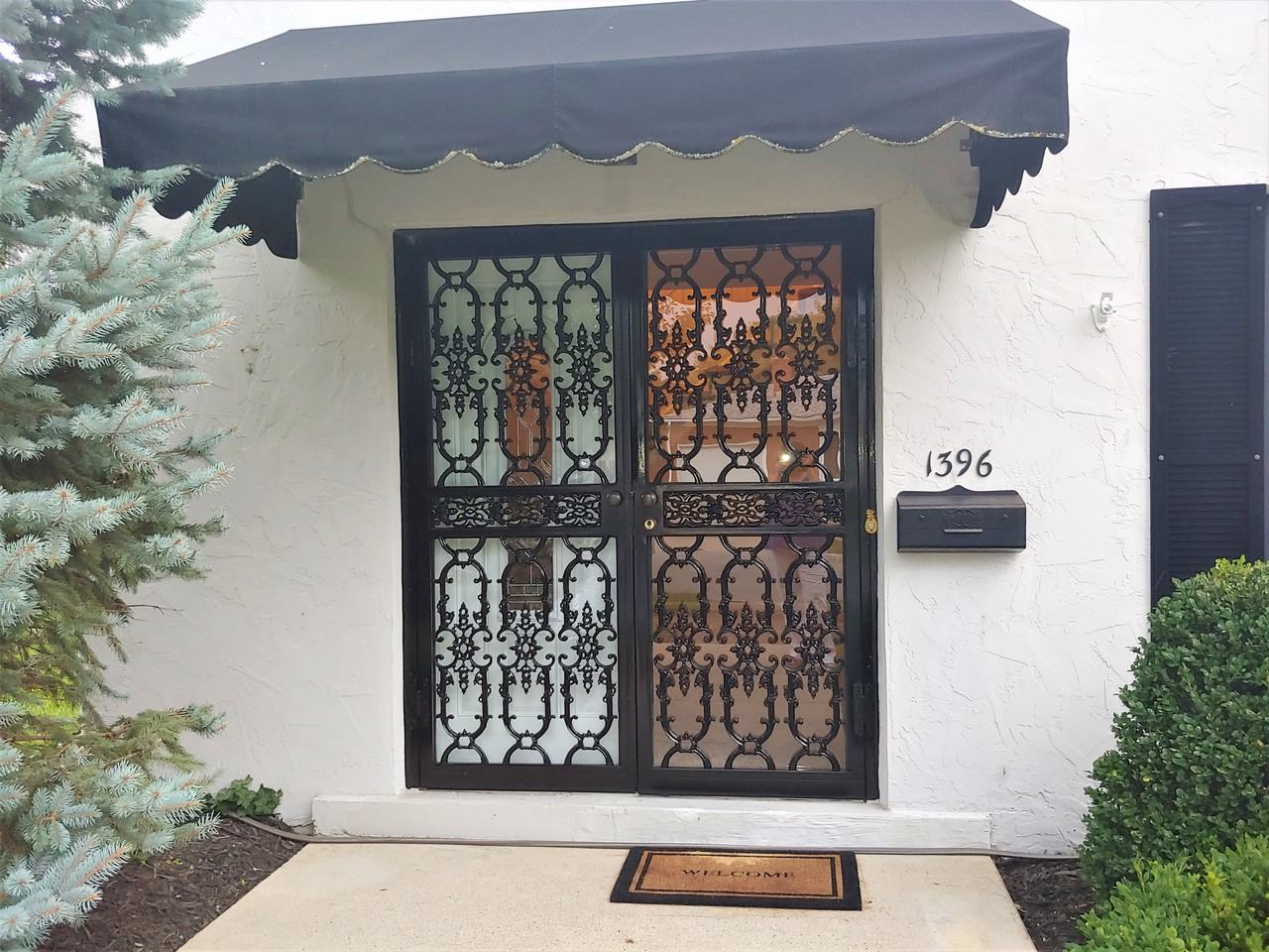 1396 Weybridge Rd - Photo 2 of 32