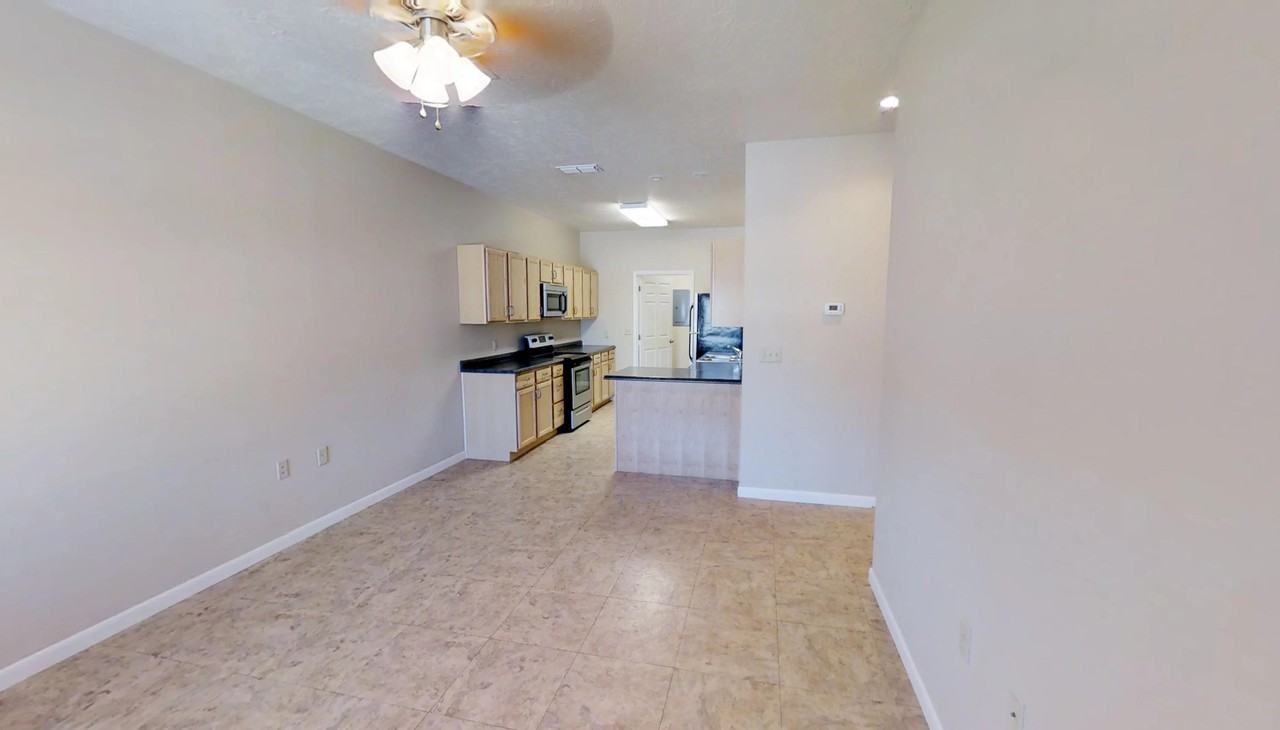 1005 N Bryan Ave - Photo 2 of 7