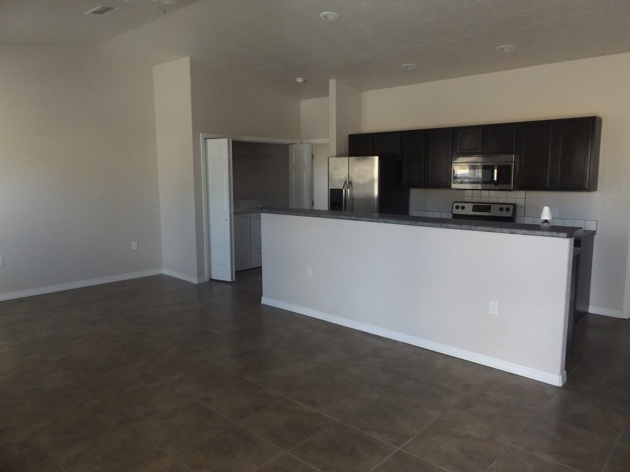 900 W 3rd St - Photo 2 of 11