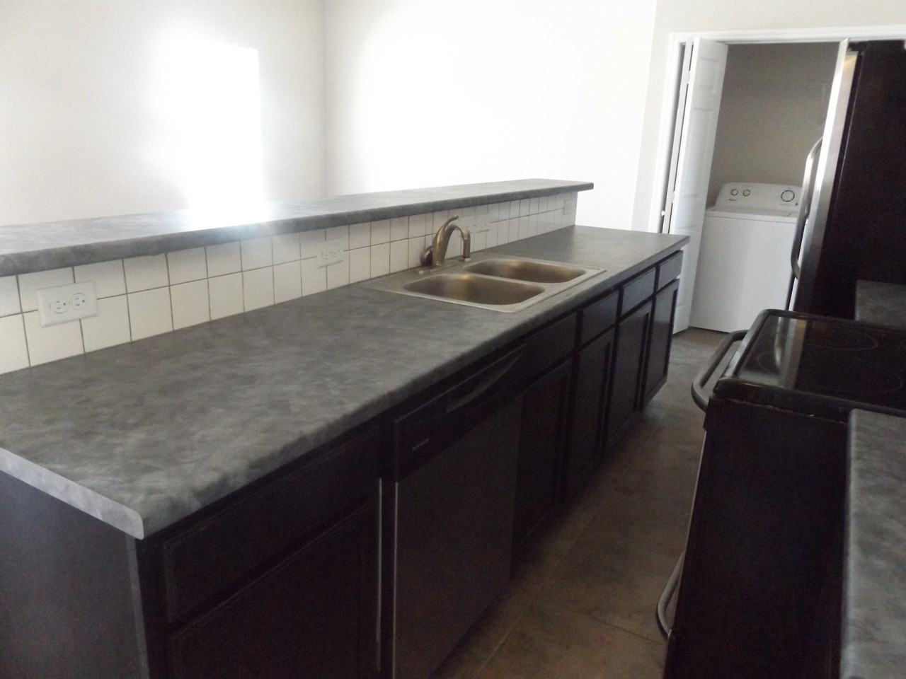 900 W 3rd St - Photo 3 of 11