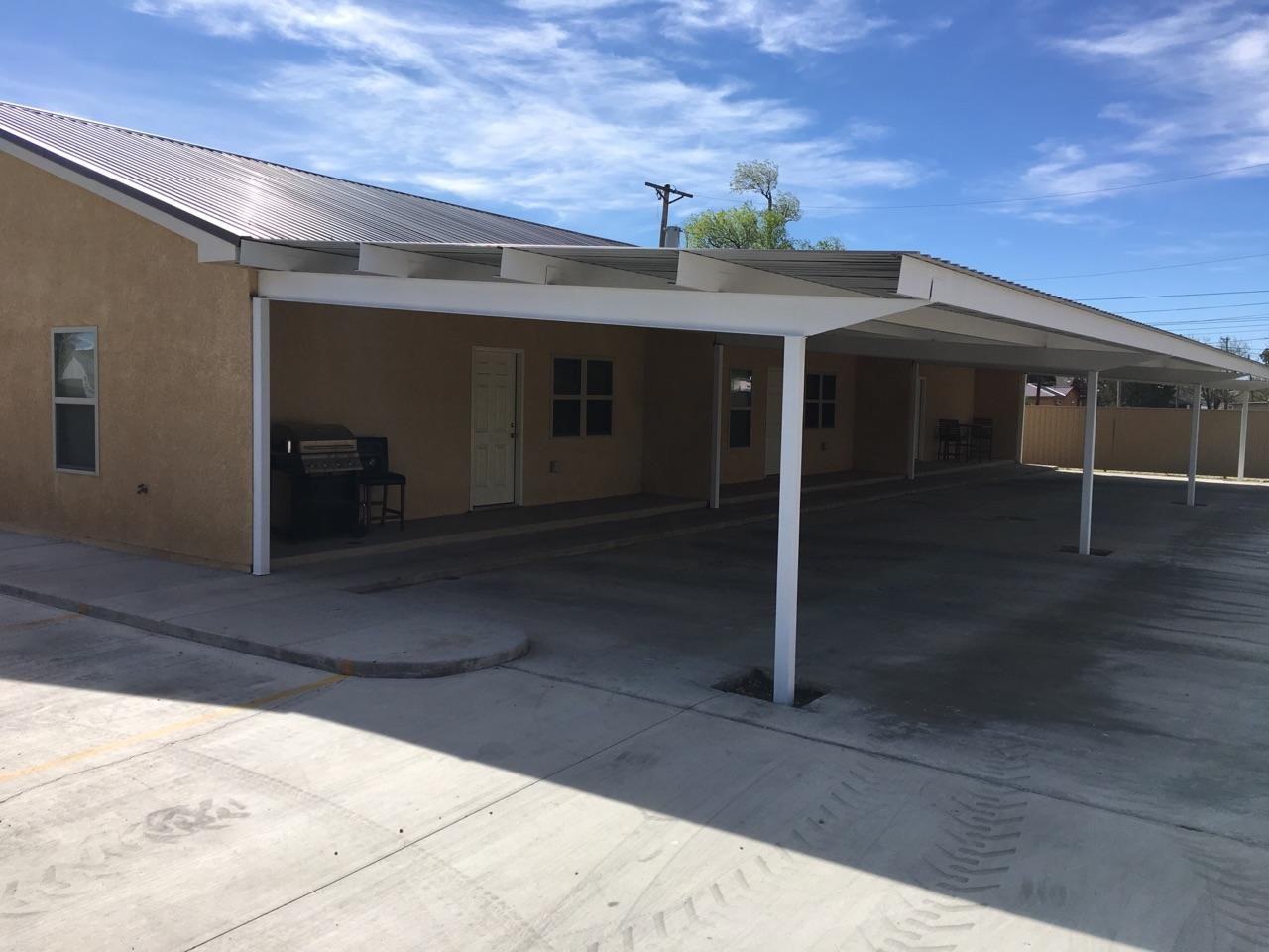 615 W 14th St - Photo 2 of 9