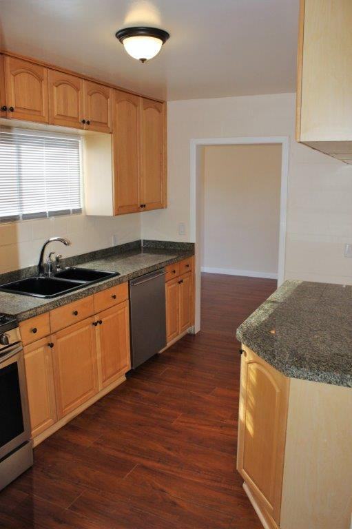 844 E Stroube St - Photo 3 of 11