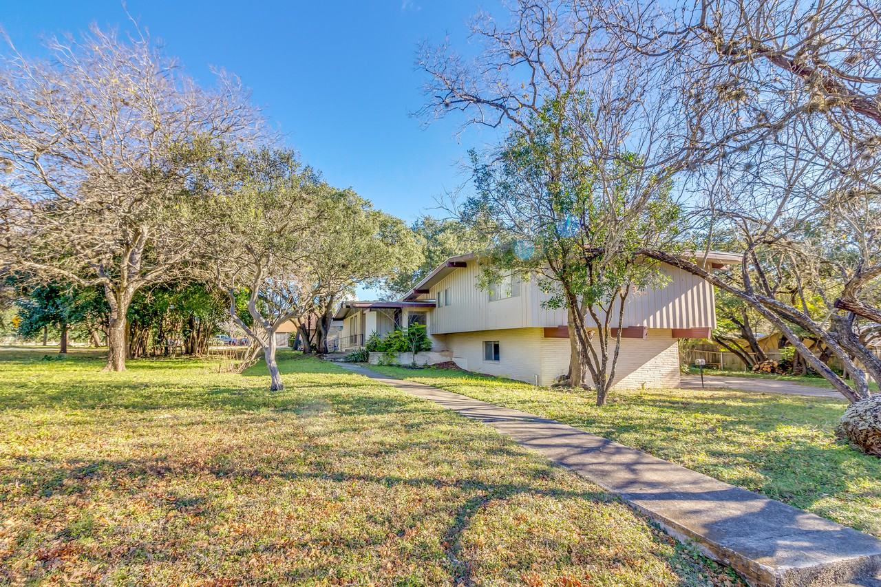 4211 Sylvanoaks Dr - Photo 2 of 24