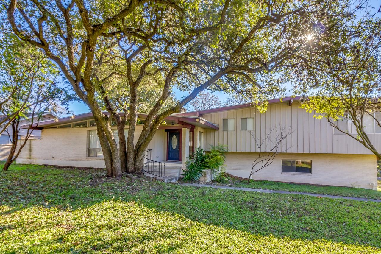 4211 Sylvanoaks Dr - Photo 3 of 24