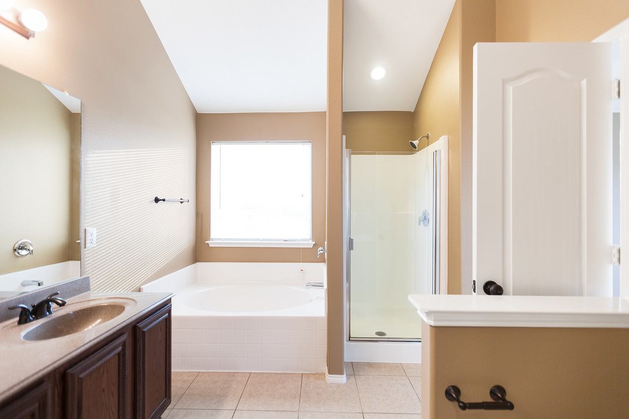 1817 Reynolds St - Photo 2 of 6