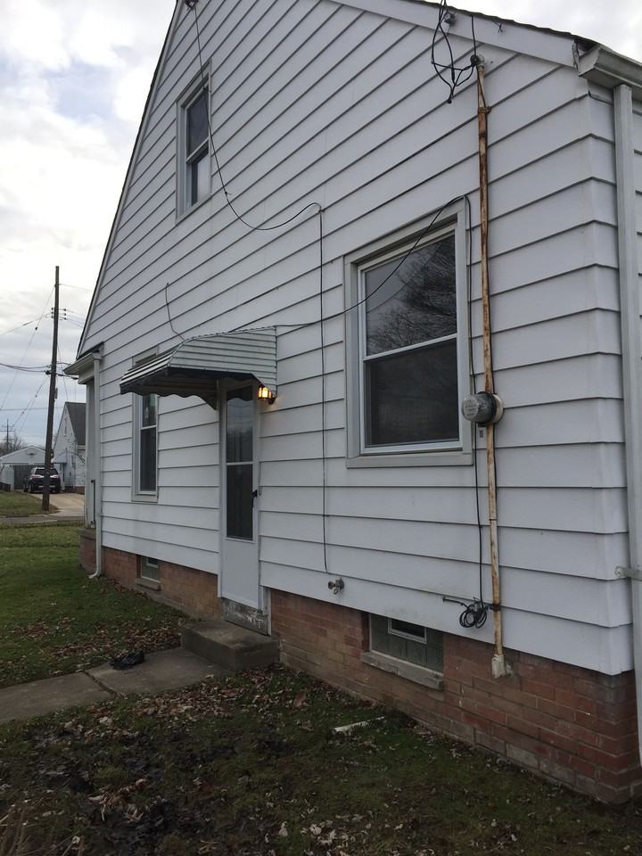 335 Marion Dr - Photo 2 of 33