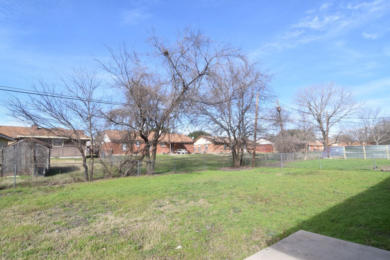 2309 Jerome Dr - Photo 2 of 2