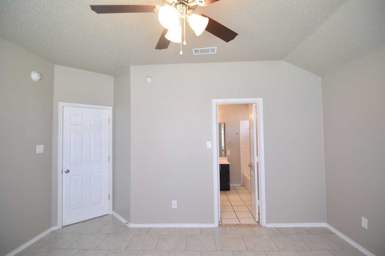 3610 Levy Ln - Photo 4 of 8