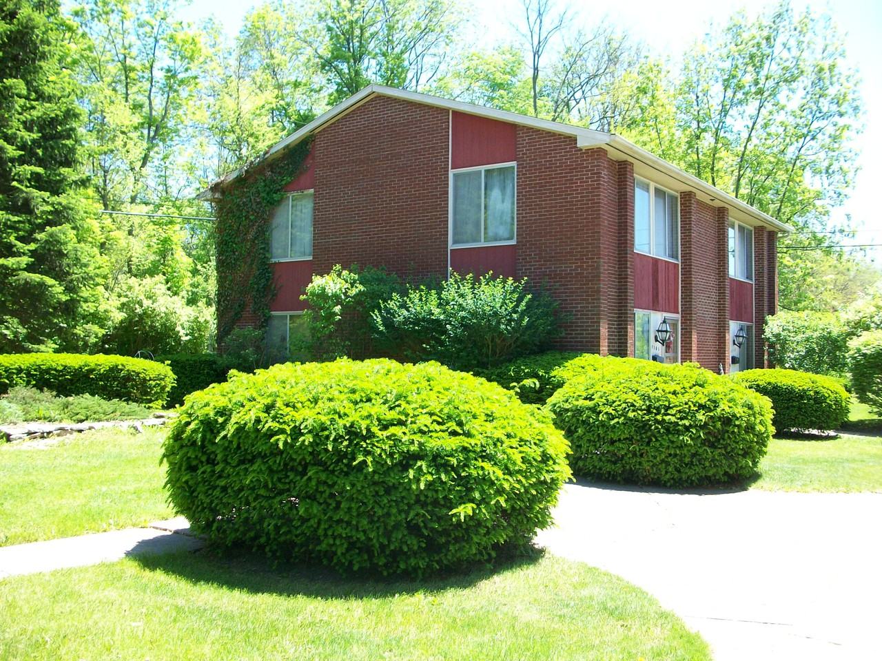 1081-1091 Woolman Dr - Photo 3 of 8