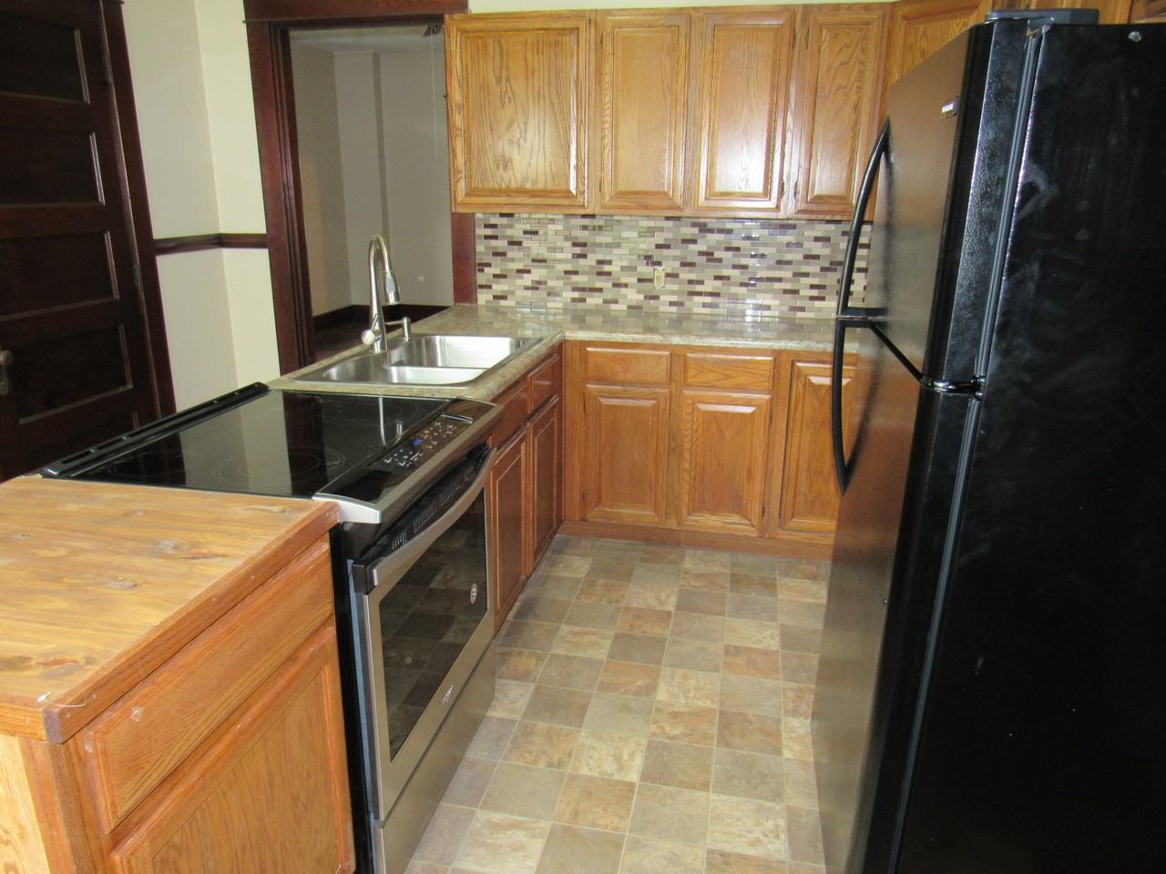 821 S 7th St - Photo 3 of 18