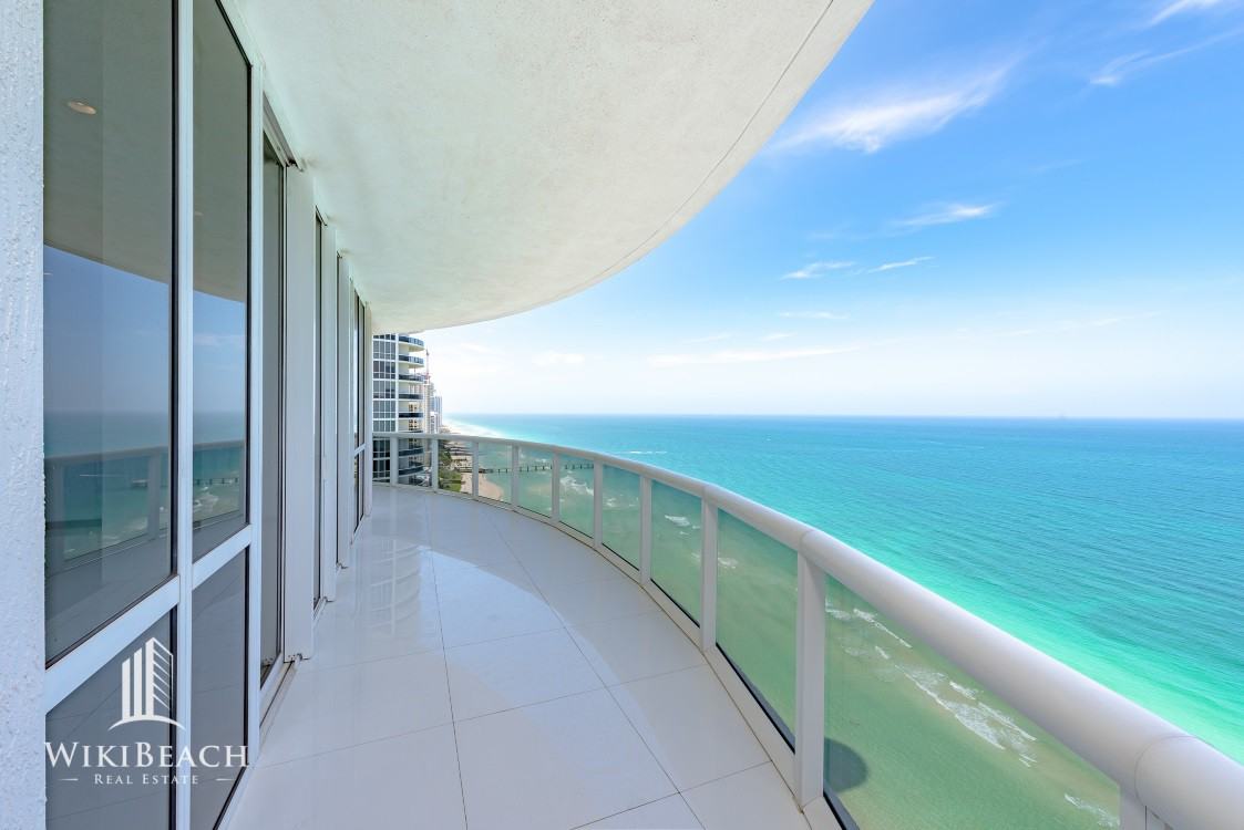 15901 Collins Ave - Photo 2 of 12