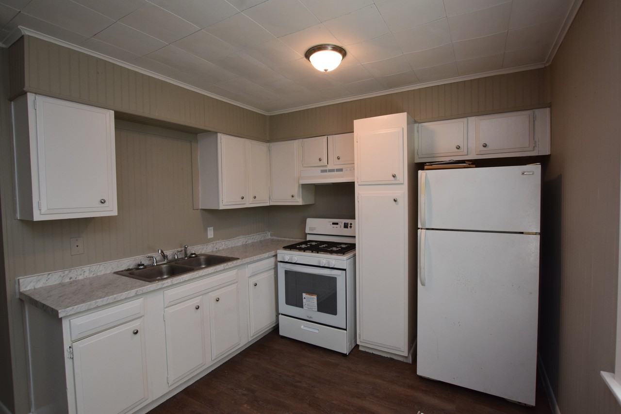 2031 3rd St - Photo 2 of 2