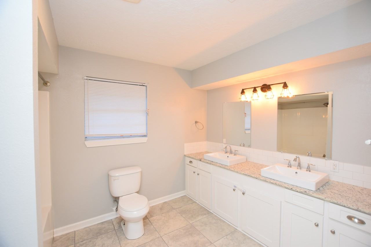 1705 Linda Dr - Photo 2 of 6