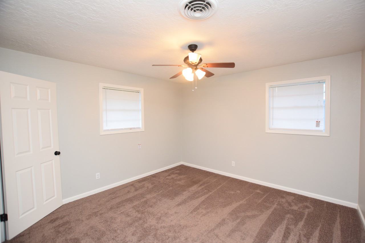 1705 Linda Dr - Photo 3 of 6