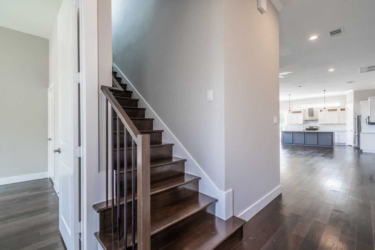 600 Melba St - Photo 2 of 32