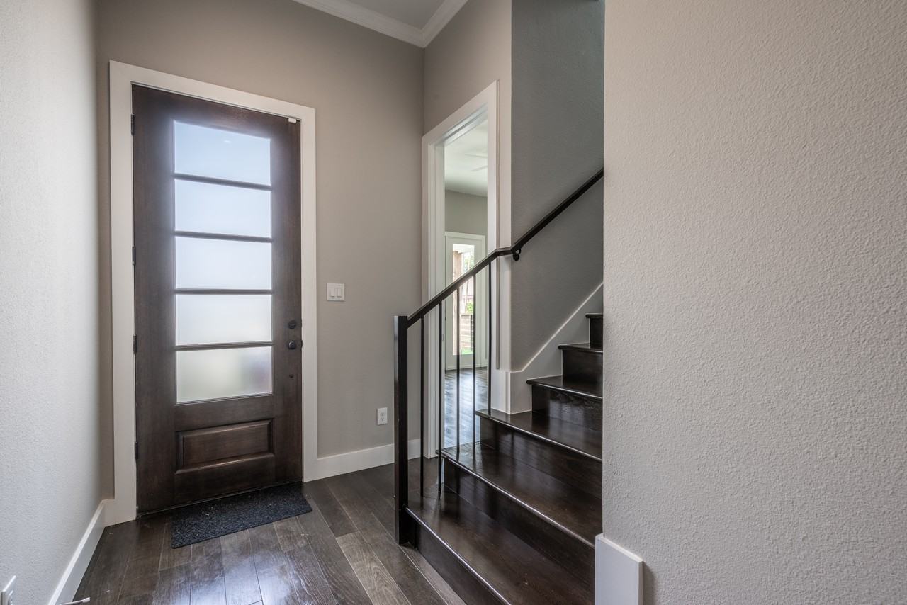 600 Melba St - Photo 3 of 32