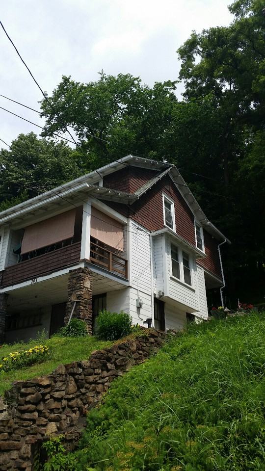 743 Bruce St - Photo 2 of 2