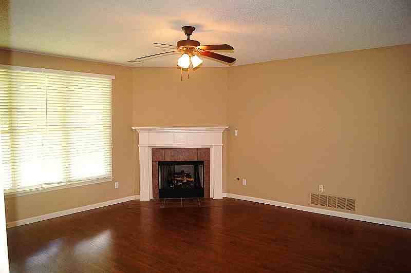 4983 Shira Dr - Photo 3 of 8