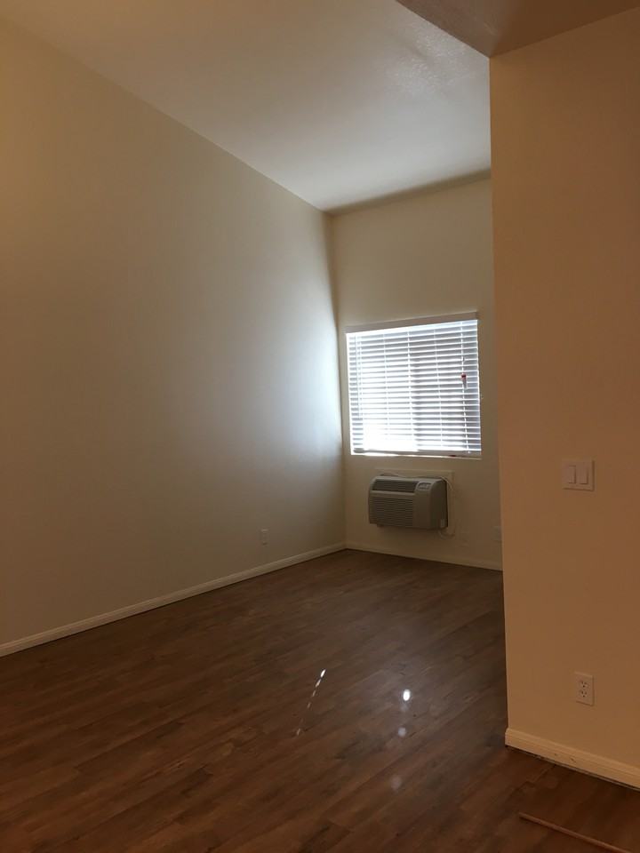 535 Glover Ave - Photo 3 of 3