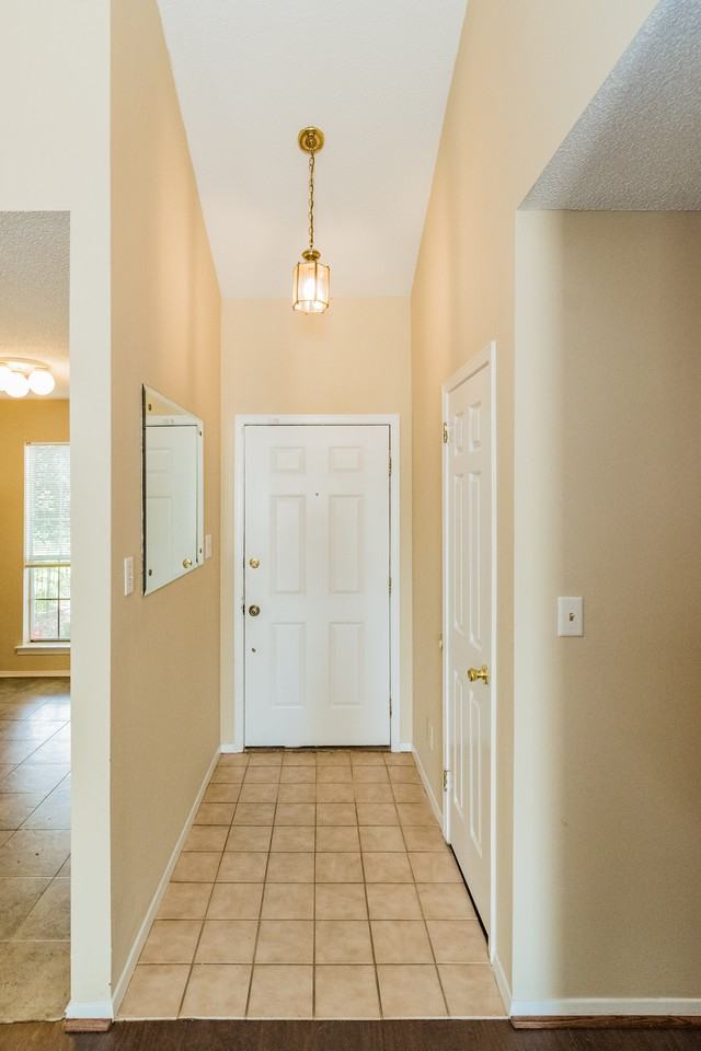 6008 Bolingbrook Dr - Photo 3 of 23