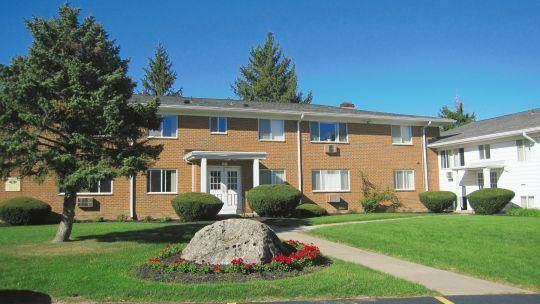 124 Greystone Ln - Photo 3 of 11