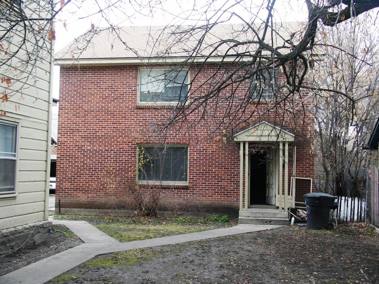 63 Es - Photo 2 of 2