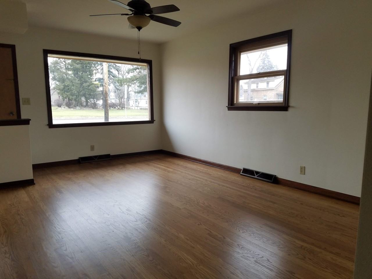 9709 Durand Ave - Photo 3 of 13