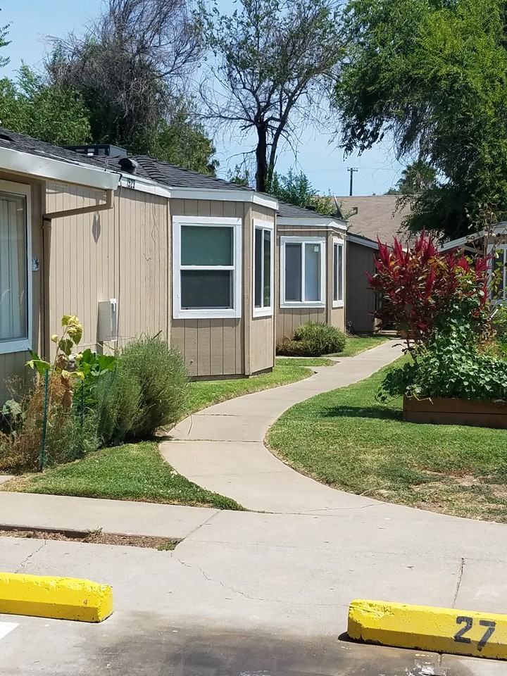 1527 Nogales St - Photo 2 of 7