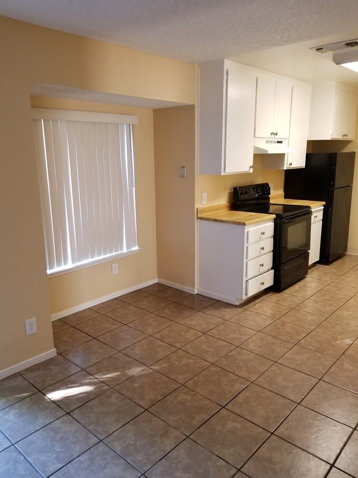 1527 Nogales St - Photo 3 of 7