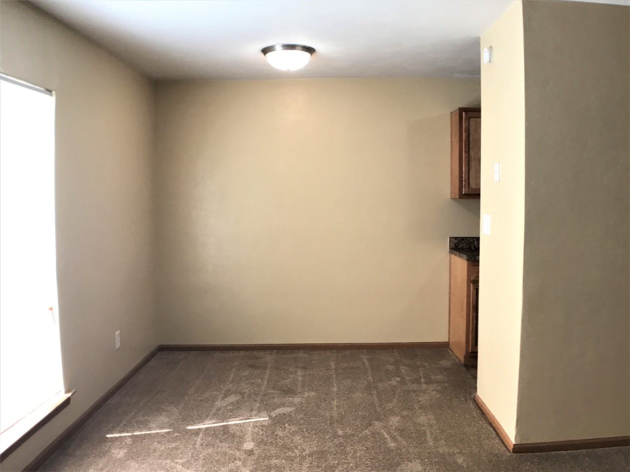 89 Riverview Dr - Photo 4 of 11