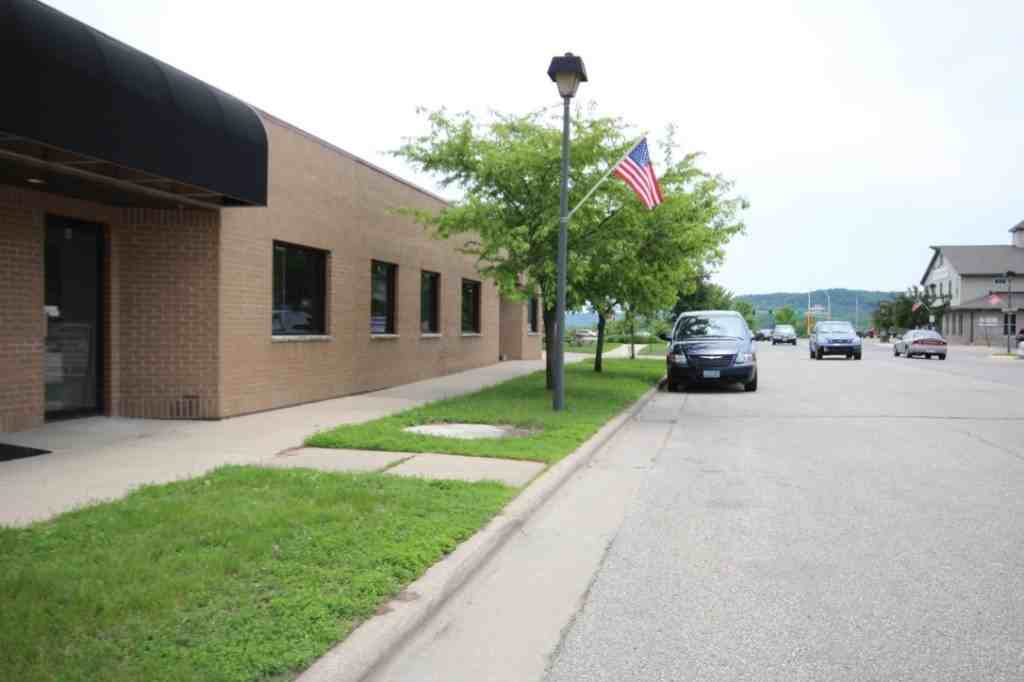 111 South Walnut - Photo 3 of 6