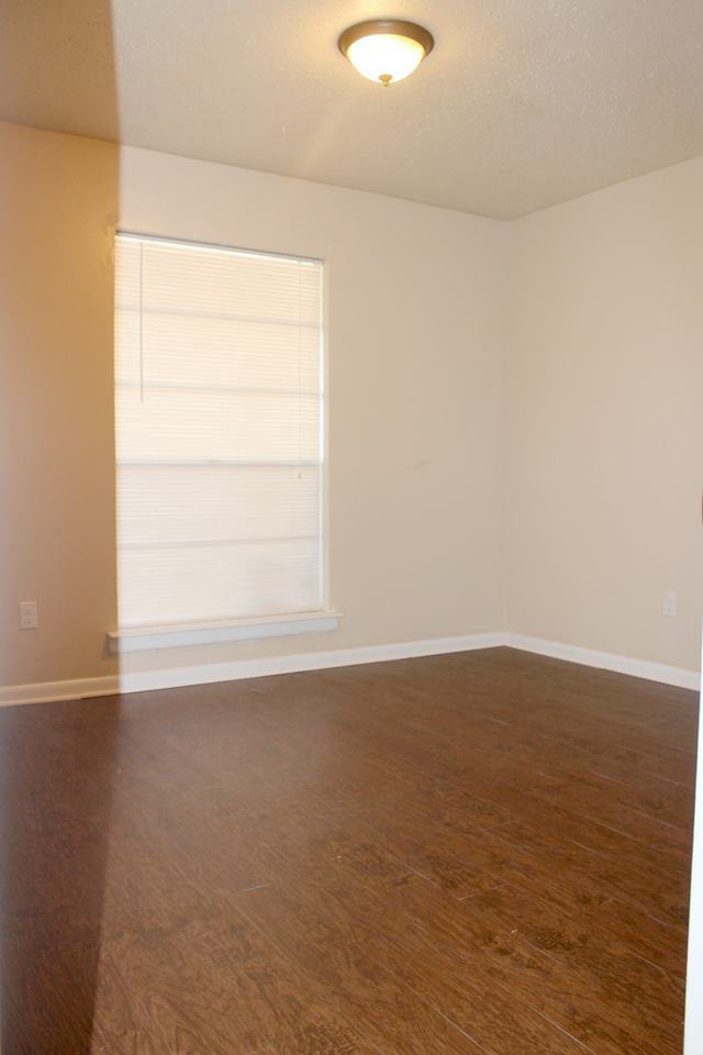 700 Navajo Trl - Photo 3 of 9