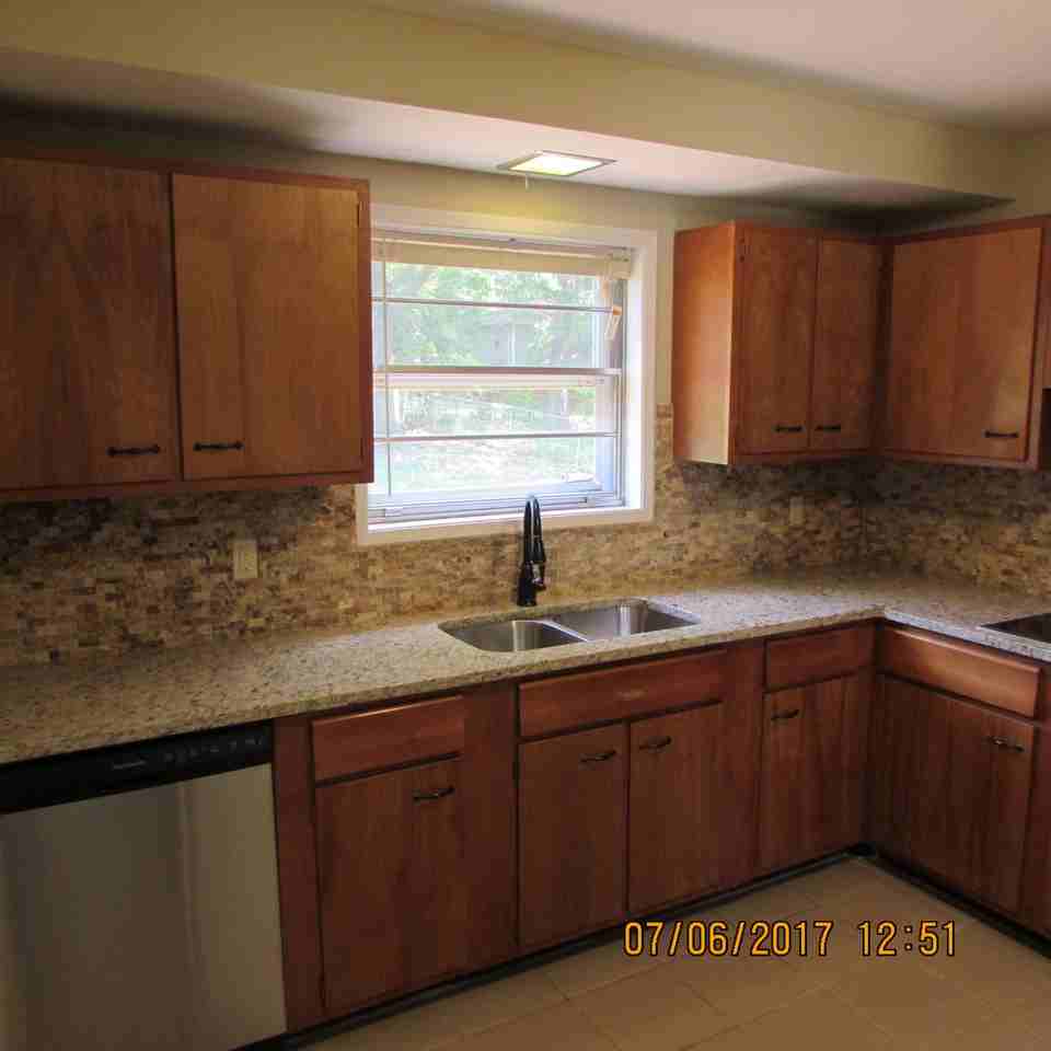 5032 Ne 56th Ter - Photo 3 of 20