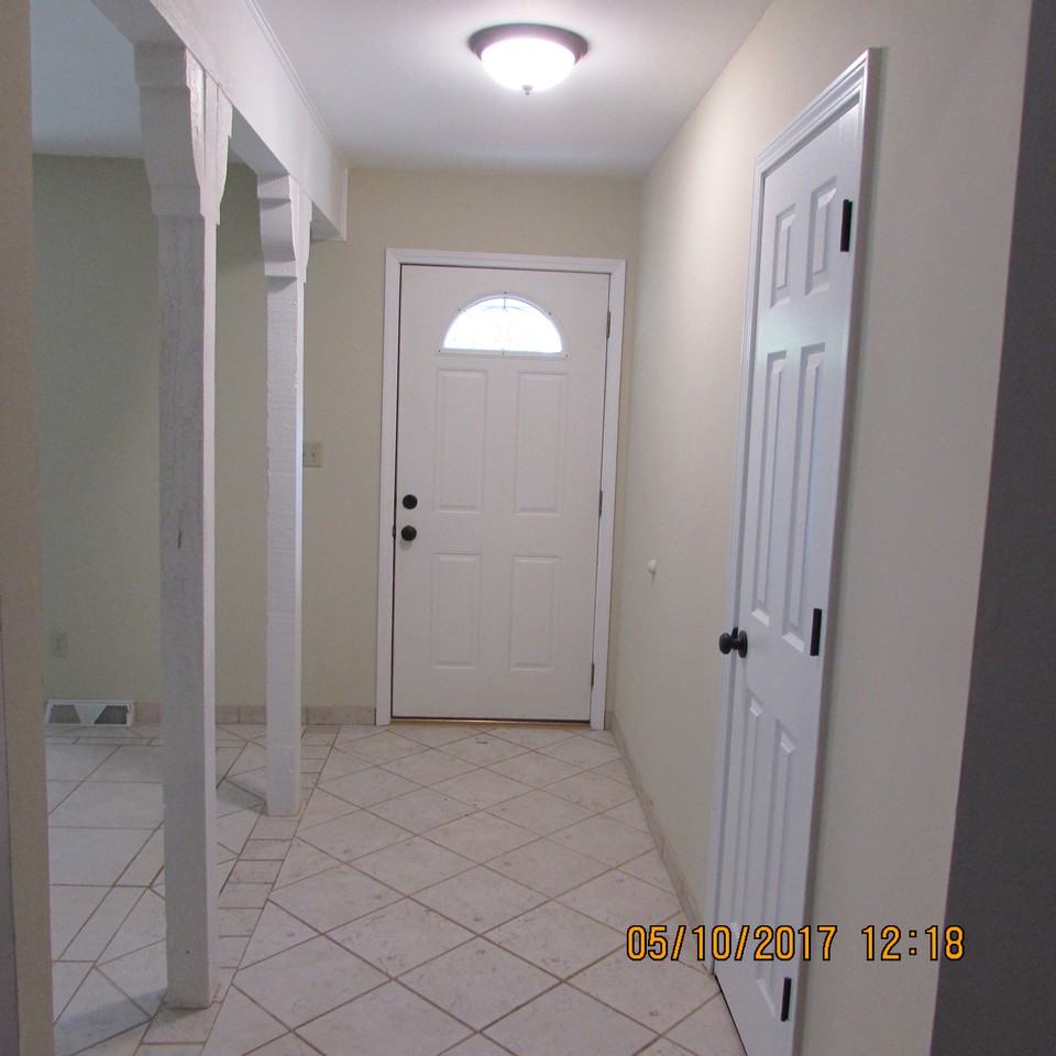 2712 NW Canterbury Rd - Photo 3 of 12