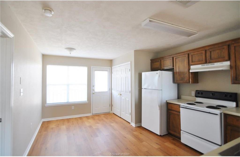 1507 Hollowhill Dr - Photo 3 of 9