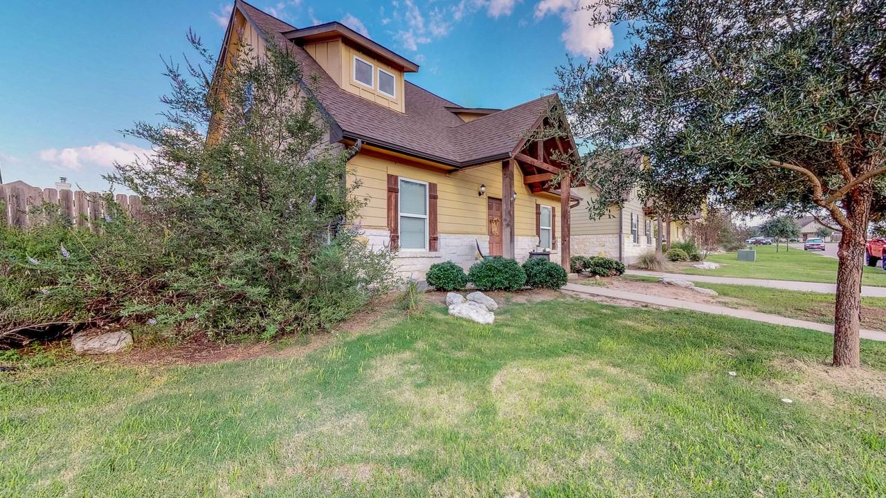 3418 Cullen Trl - Photo 3 of 35