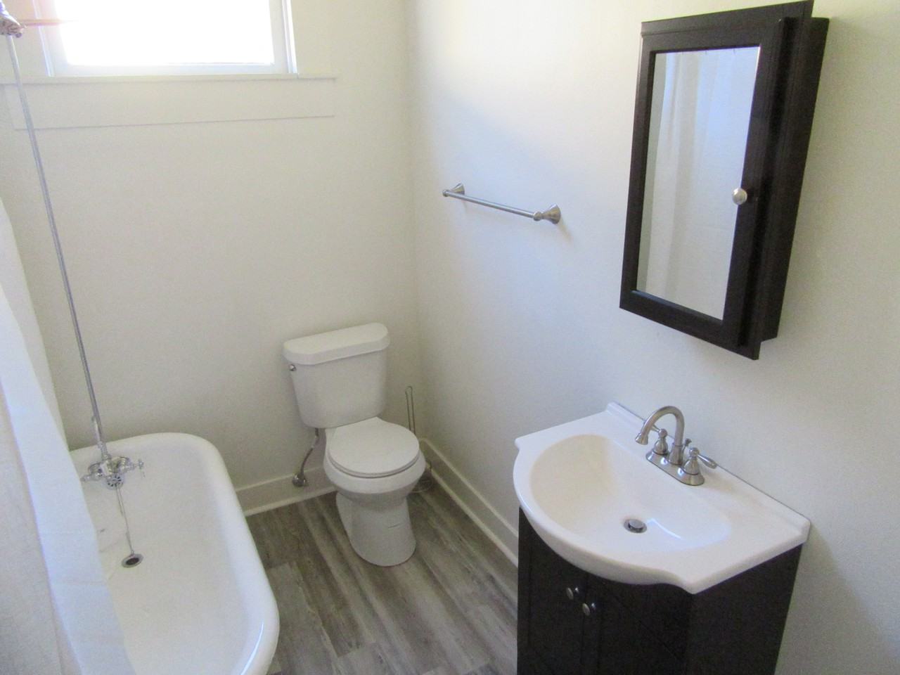 663 N 8th St - Photo 3 of 18