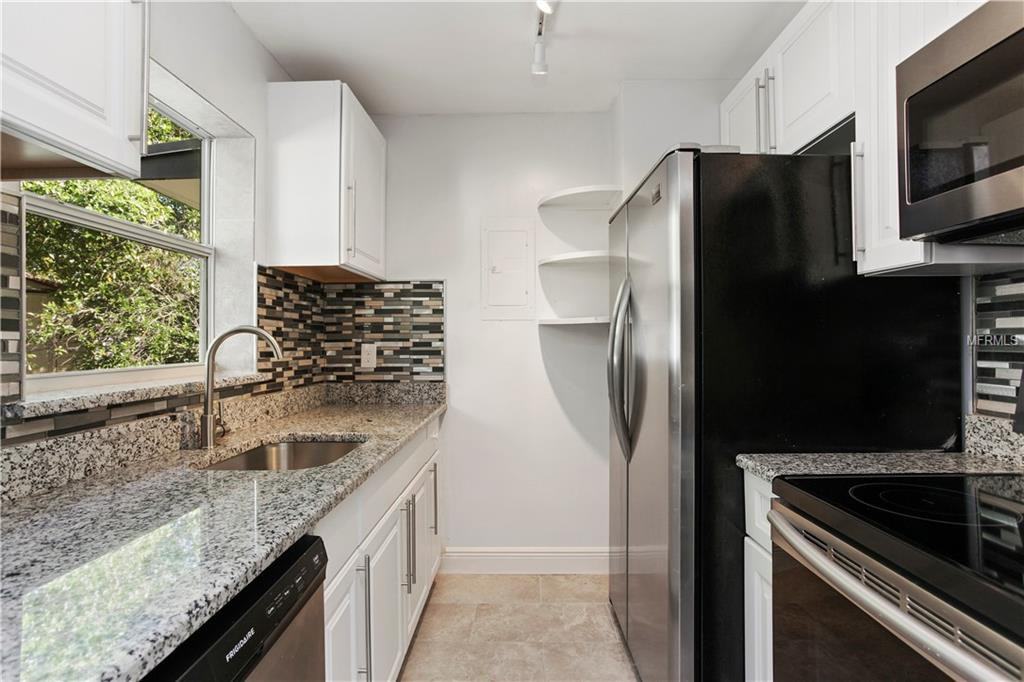 802 Halstead St - Photo 3 of 16