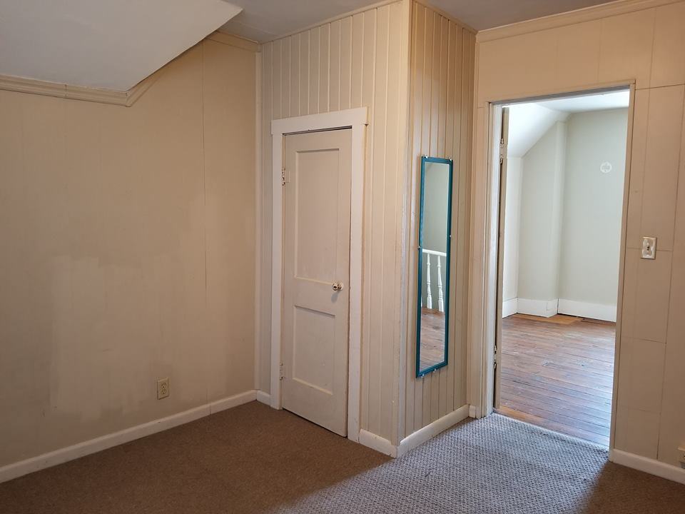 223 Anderson Ave - Photo 3 of 4