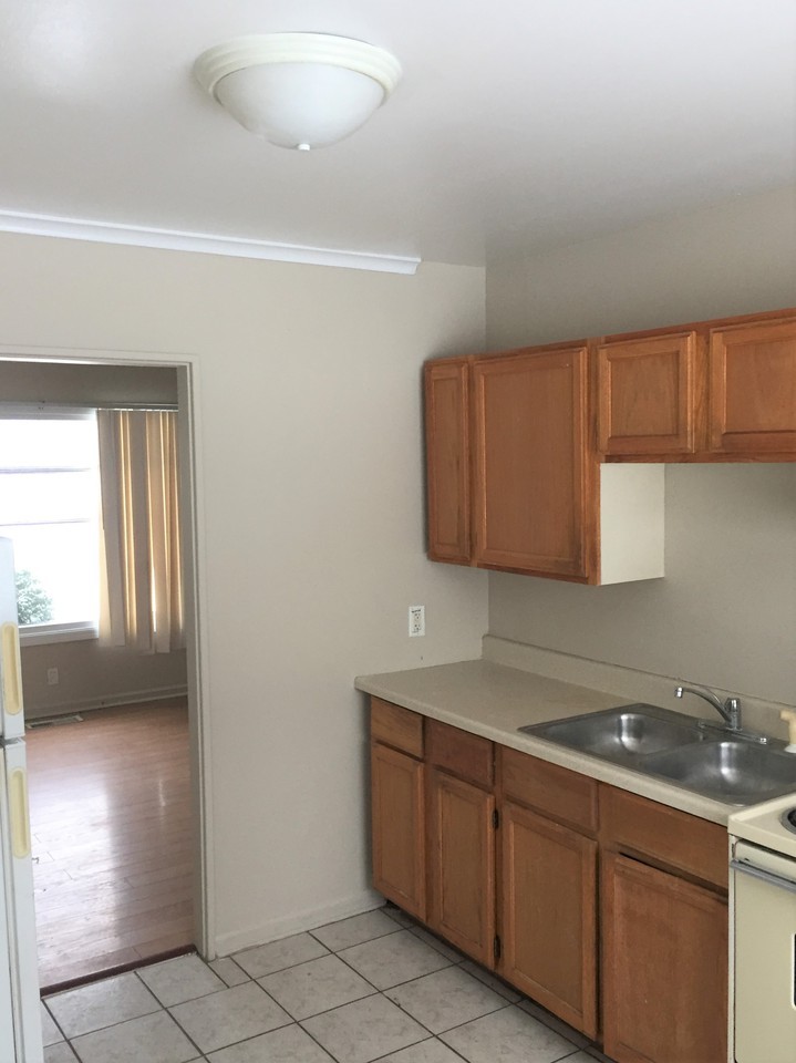 2729 Courtlandt Ave - Photo 3 of 6