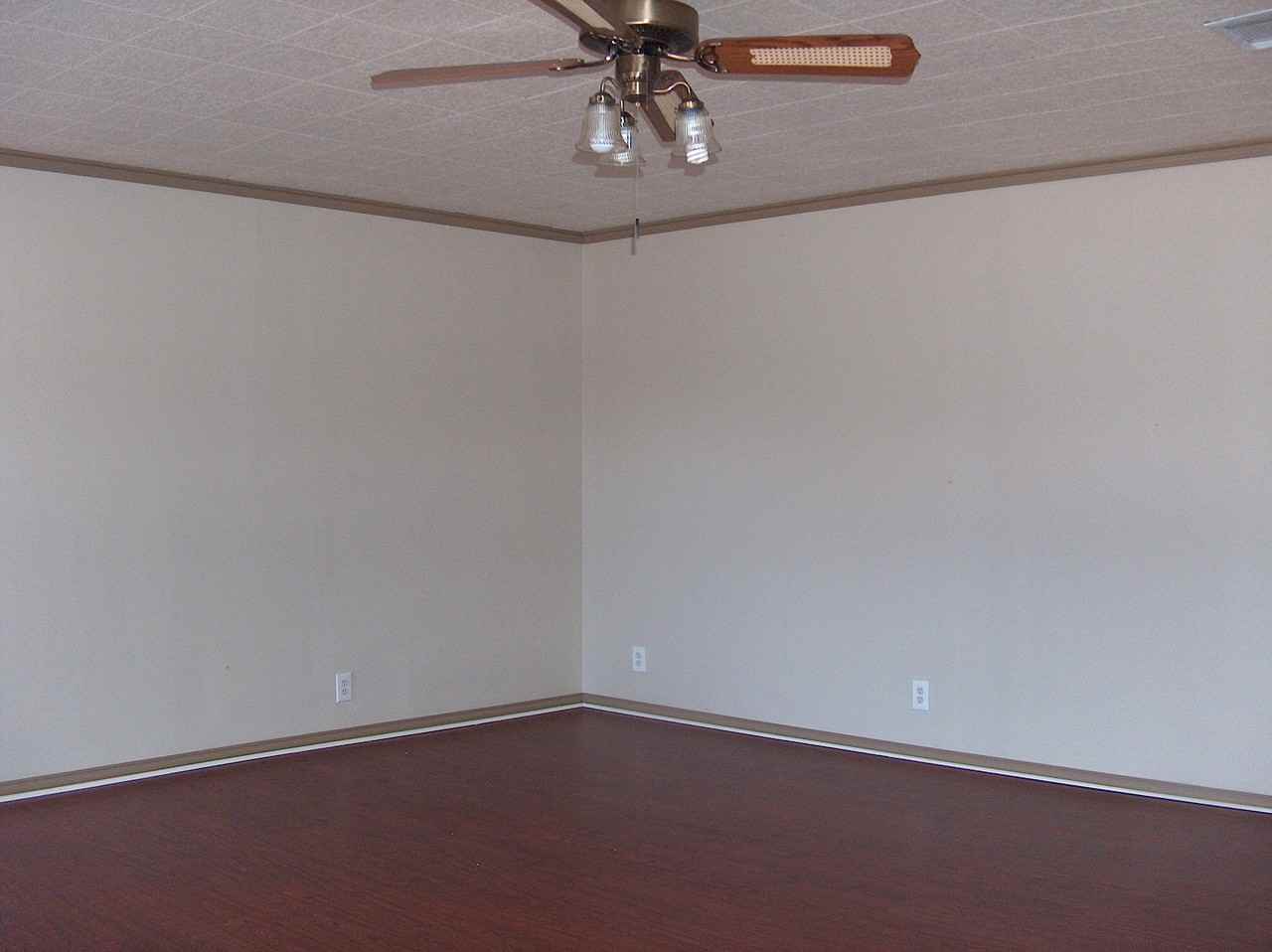 340 Eagle Ln - Photo 3 of 10