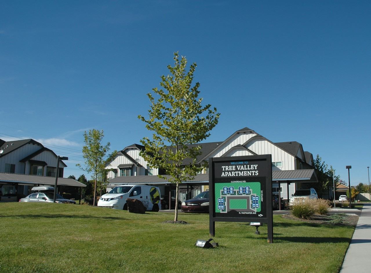 2655 N Fastwater Ave - Photo 2 of 33