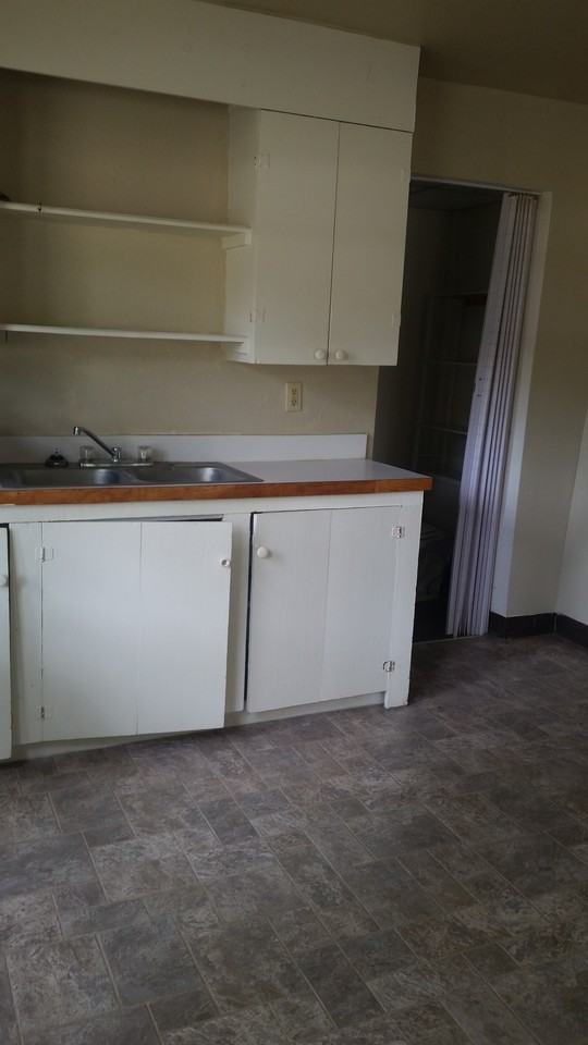 703 1/2 N Vinita Ave - Photo 2 of 7