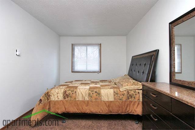 2000 E Virginia Ave - Photo 3 of 9