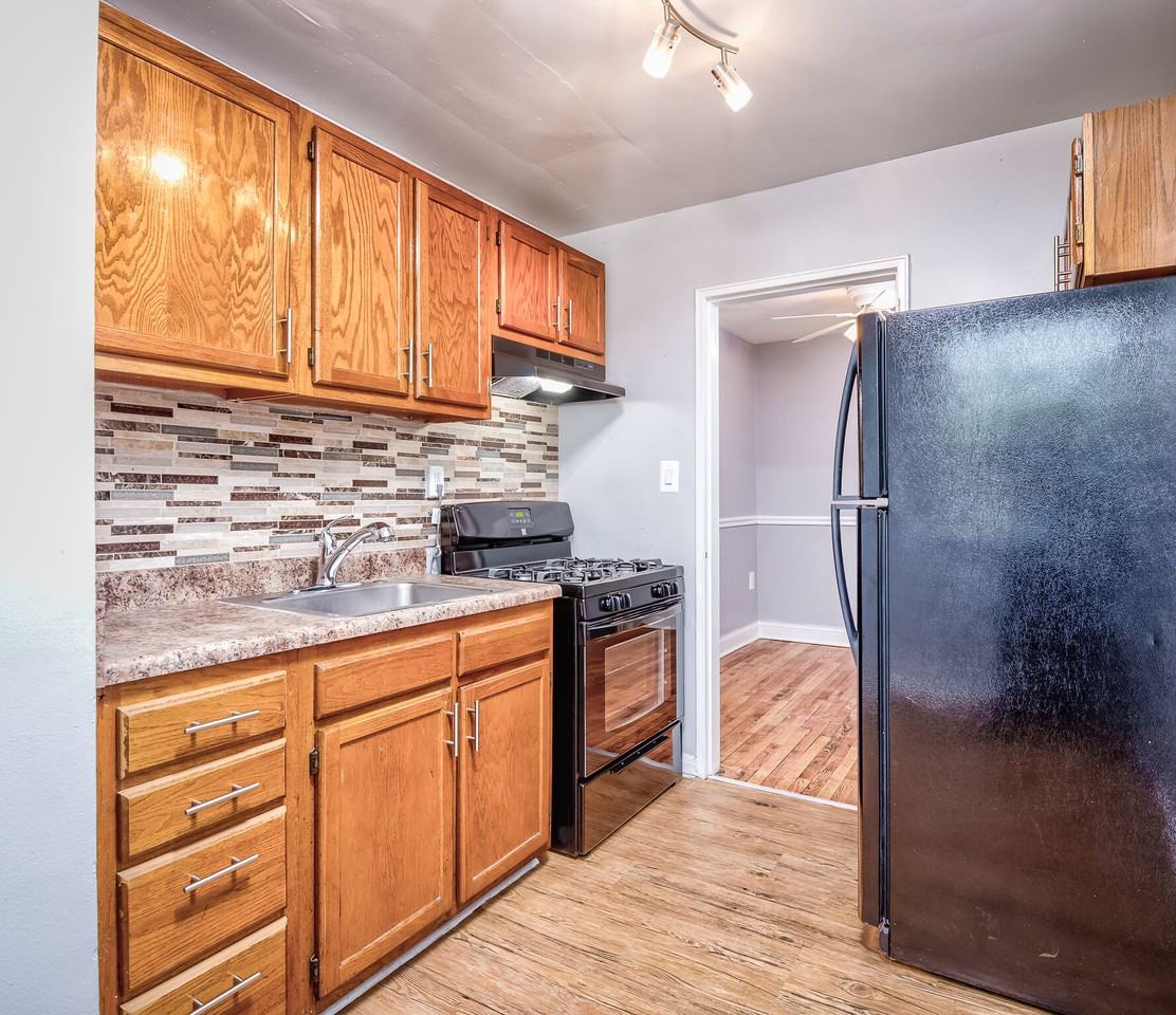 21 Chesapeake St Se - Photo 2 of 25